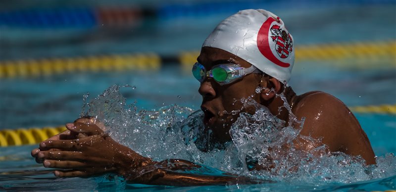 Stretching arms - Anton le Grange