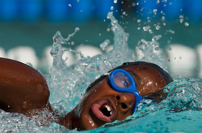 Blue rimmed - Francois Loubser