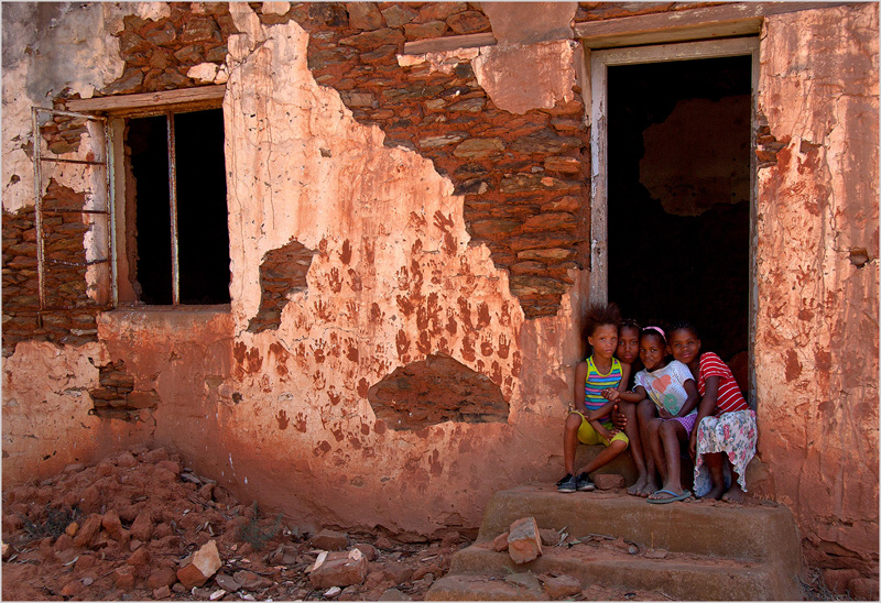Jozephia de Villiers-Handprints on wall