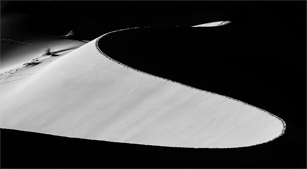 PSSA Silver -  Nature Monochrome Namib Dunes 2 - Christo la Grange - Tygerberg Photographic Society