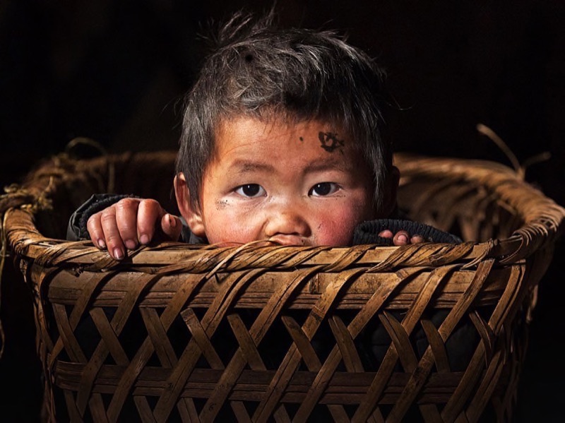 PSA Gold-Portraiture-Miao kid in the back basket-Wei Ye-China