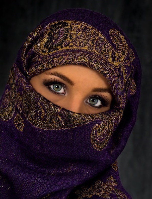 PSSA Gold-Portraiture best panel-who is she-Francois  Loubser-MFFC-SA