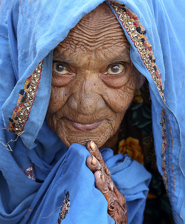 VPS Club Silver Medal-Portraits-Elderly in Blue-Maureen Toft-Independent