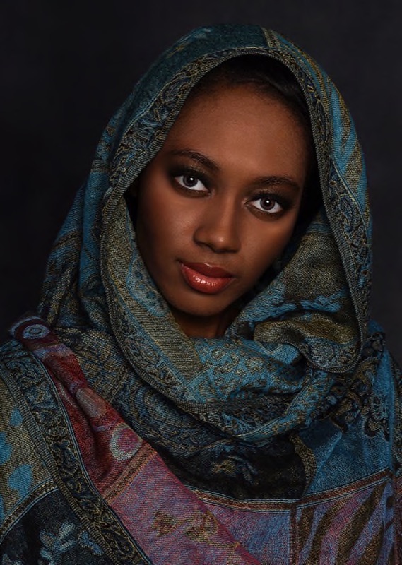 PSSA Gold - Best Panel Colour Open - Larry Cowles - USA -Banke Beautiful Scarf Pose