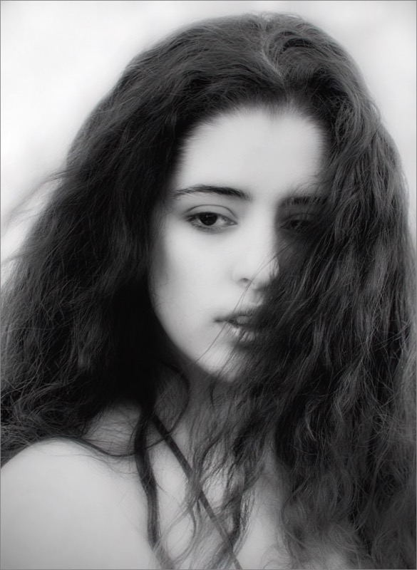 FIAP Gold Medal - Open - Monochrome Prints -  PRINT Longing for your Touch PRINT  - Malie van der Vyver - South Africa