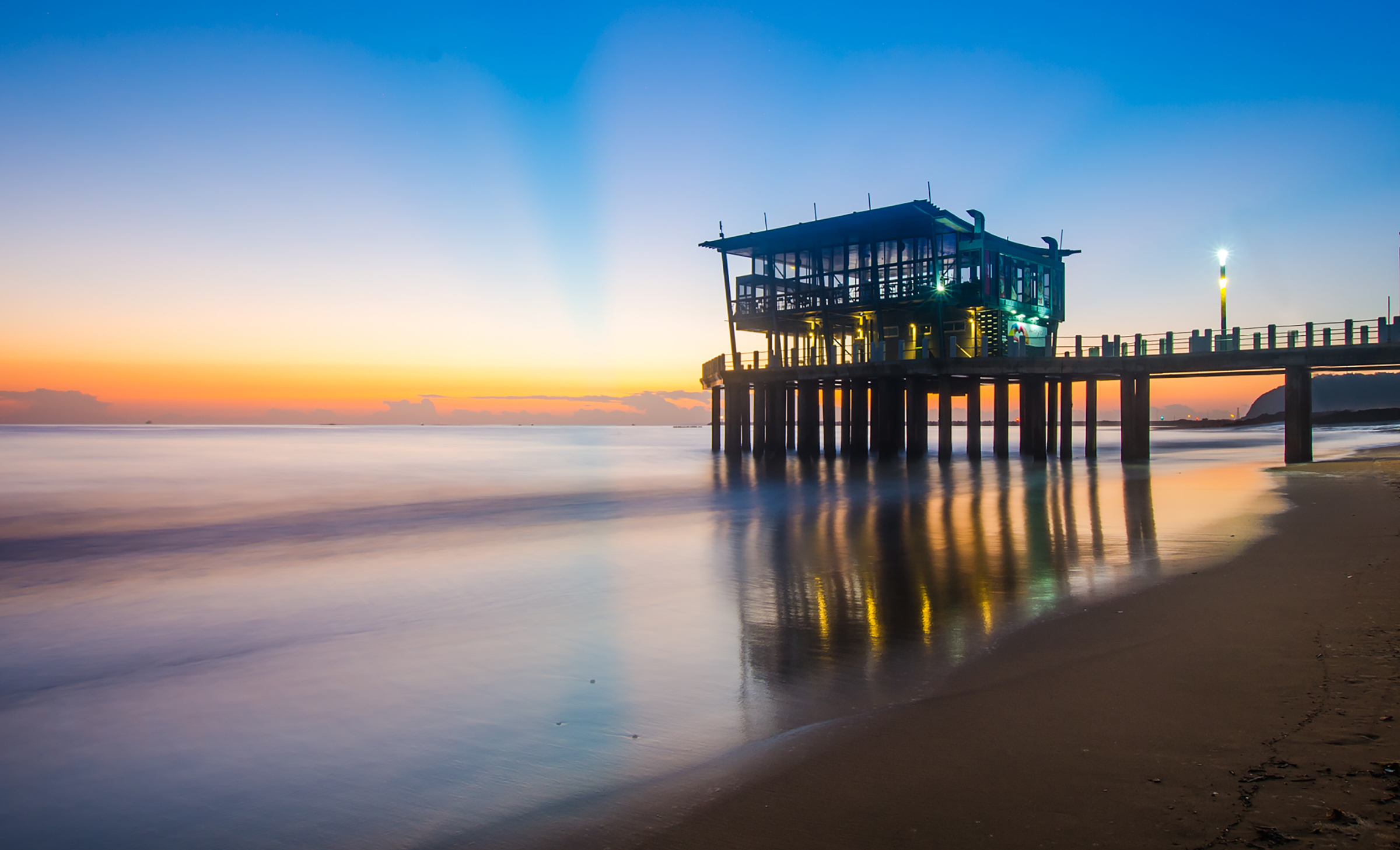 Cindy Joubert - Moyo pier