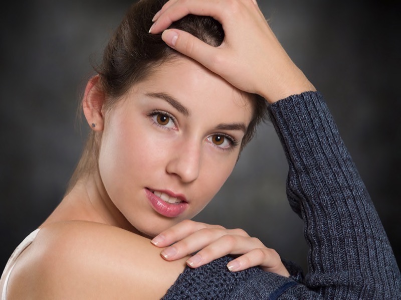 Krugersdorp Camera Club Silver Medal - Human Portraits - Colour - Shan - Deon Harris - Northern Natal Photographic Club