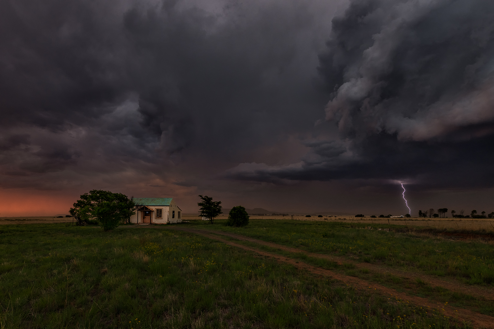 PSSA Silver Medal - Scapes Colour - Huisie met weerlig – Trix  Jonker– Bloemfontein Kameraklub