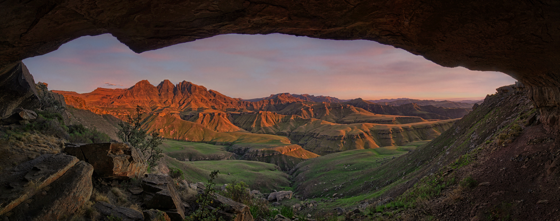 Tafelberg Silver – Scapes Colour – First light – Antionette Morkel– Uitenhage Camera Club