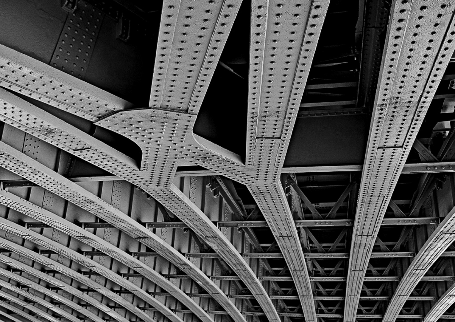Open Monochrome-Madiba Bay Bronze Medal Best Madiba Bay Club Entry-Under a London Bridge-Craston Wilson-Port Elizabeth Camera Club