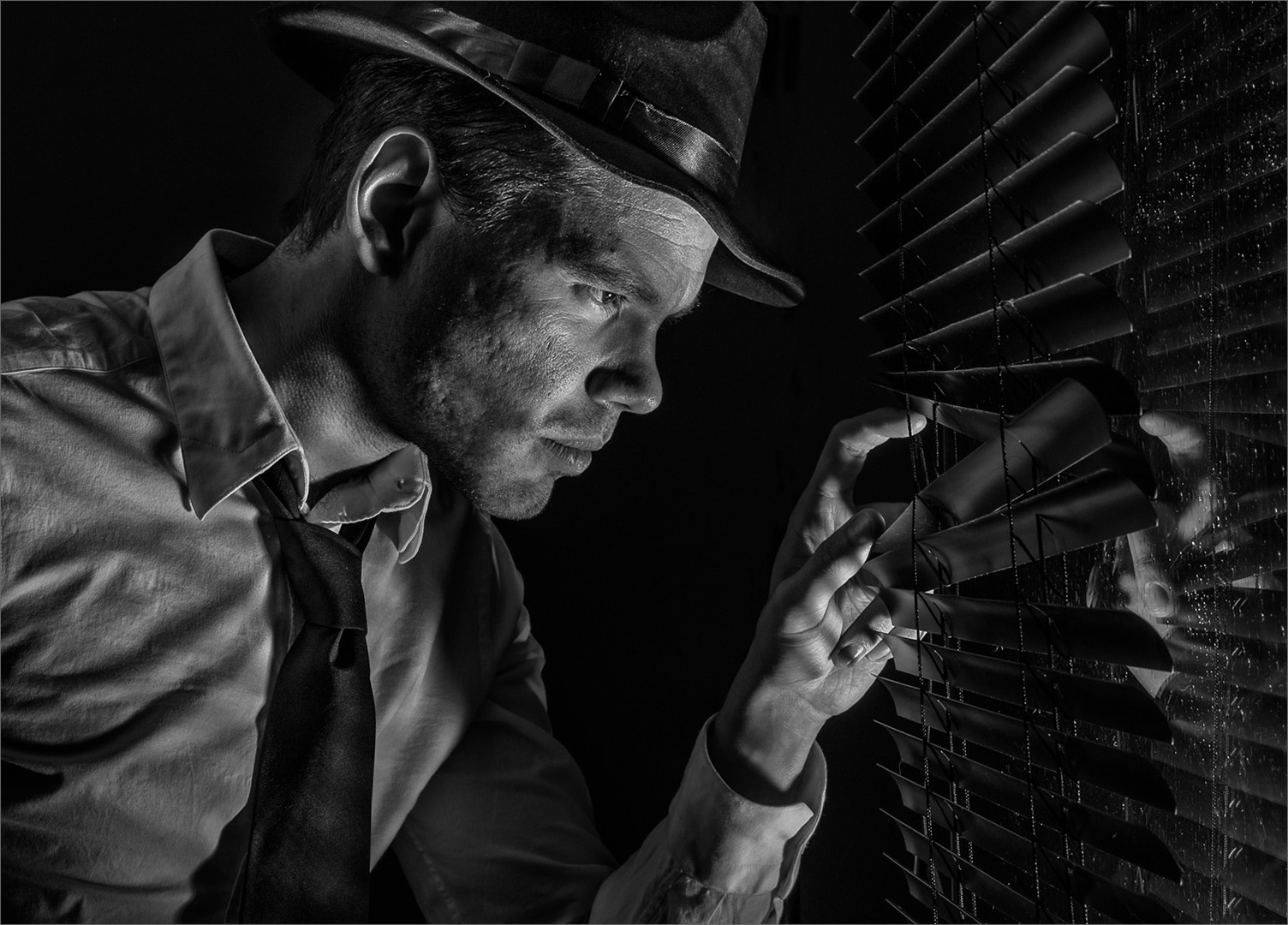 FIAP Gold Medal - Open Mono - Gumshoe - Lloyd Moore - United Kingdom