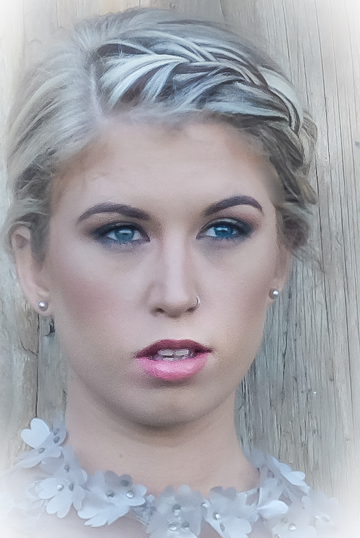 WCPF Silver Medal-Portraiture Colour-blou oog-Karien Behrens-Hibiscus Coast Photographic Society