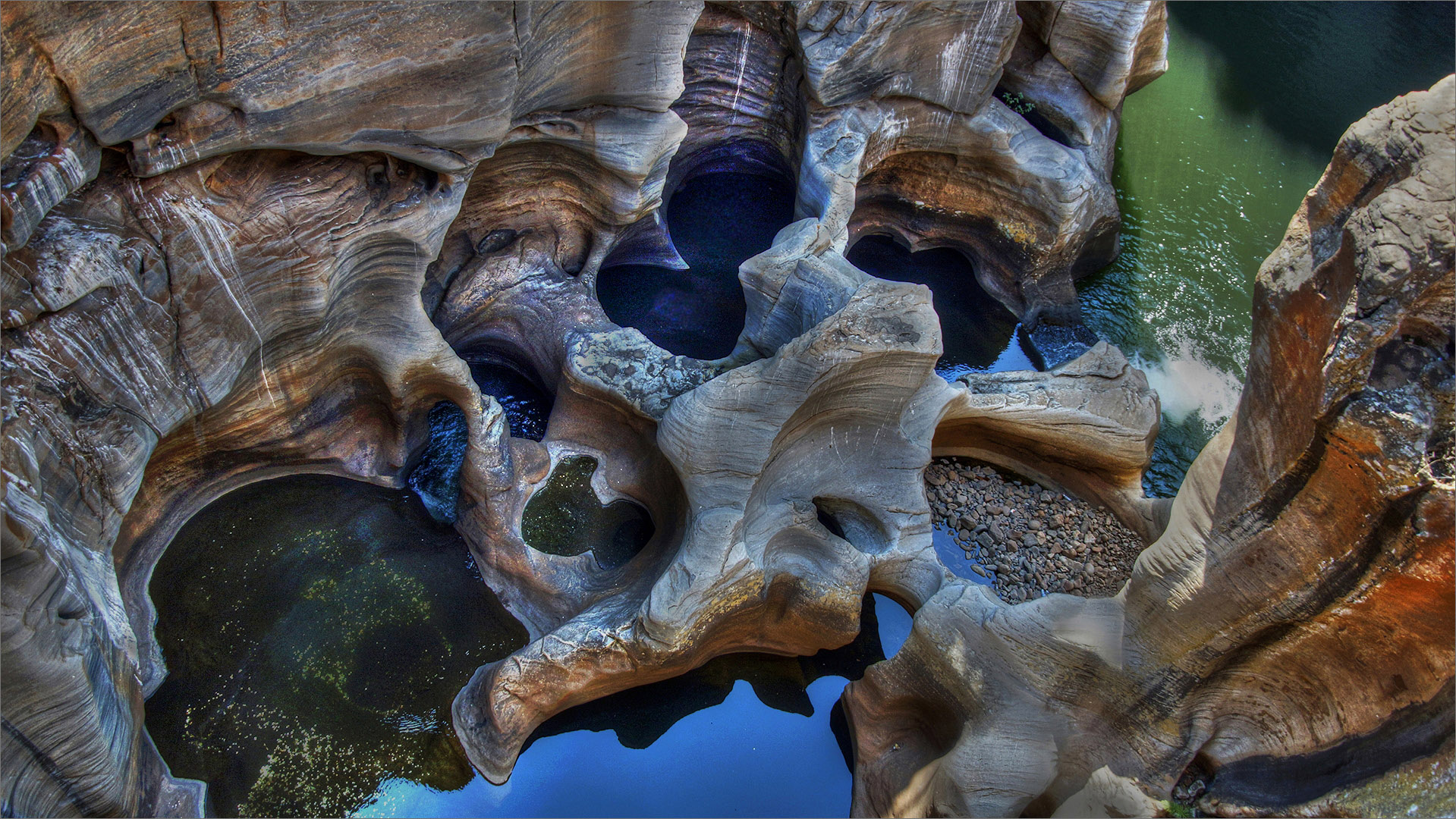 2205-Leon Pelser-Sasol Hoeveld fotoklub-Photo Salon Bronze medal-5th Norwuz Int Salon-Potholes