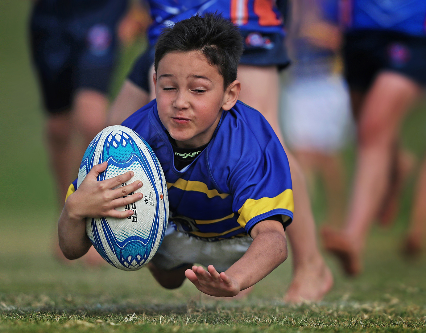 2209-Johan Orton-AFO Photography Club-PSA Gold medal-12nd International Salon Avala 2022 - Diving over the try line