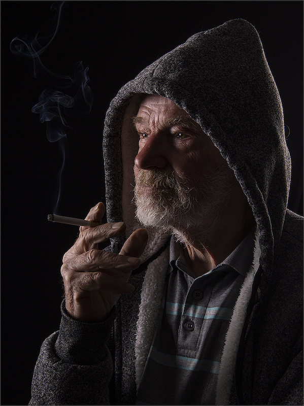 2210-Peter Thomas-Brandpunt Fotoklub-GPU Silver Medal-10th Luxembourg International Digital Contest2022-Hooded Smoker
