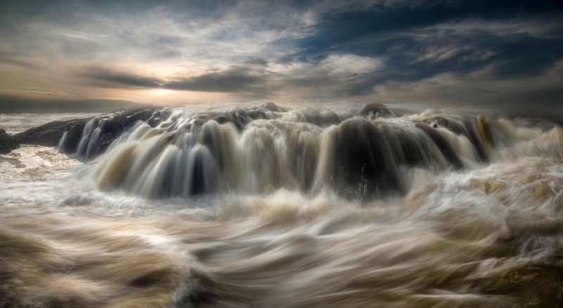 PSSA Medal - Winner - Scapes - Charlaine, Gerber - National Photographic Club - The falls in the sea