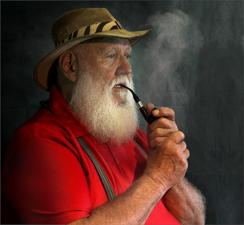 Sussa Pelser-Pipe Smoker