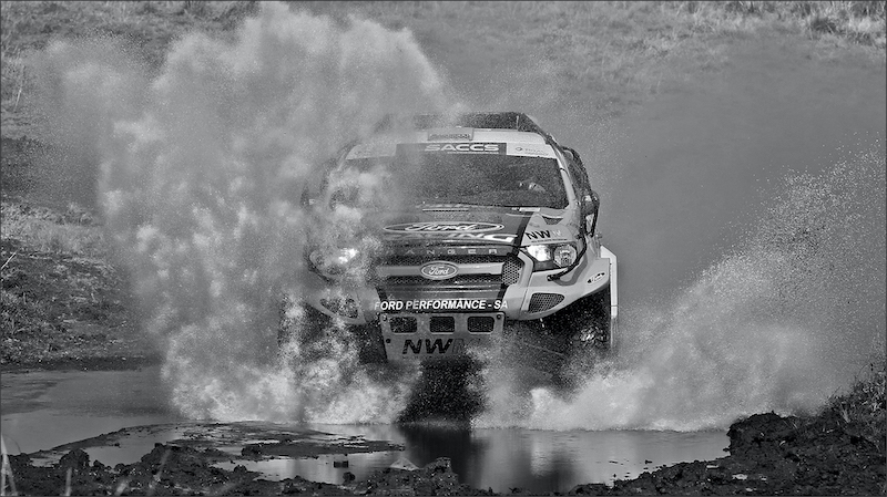 Kosmos Silver Medal - Photo Journalism and Sport - Mono - Ford Splash - Christa Strauss - Ermelo Foto Klub