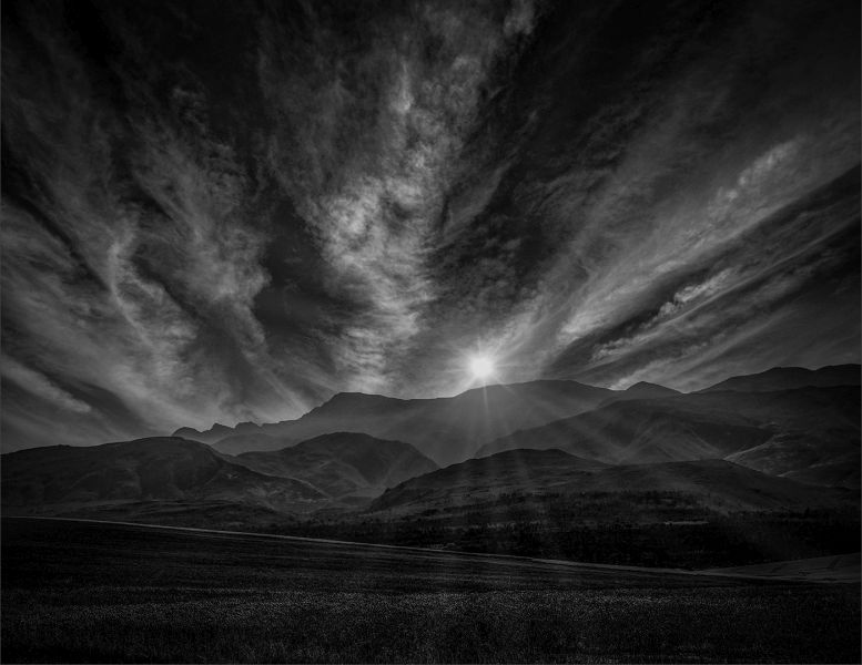 PSSA Silver Medal - Scapes Monochrome - Son oor die berg - Verinda Bosch - George Camera Club.jpg