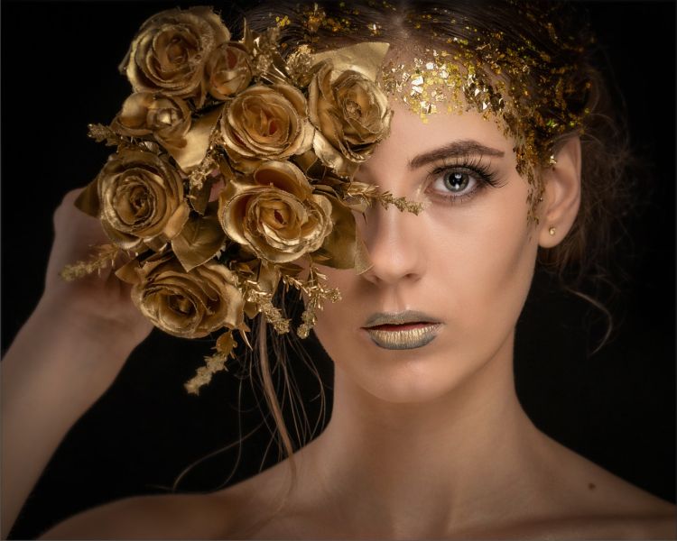 CLUB BRONZE MEDAL People - Colour Golden roses Hannes ClaassensMidlens Fotoklub