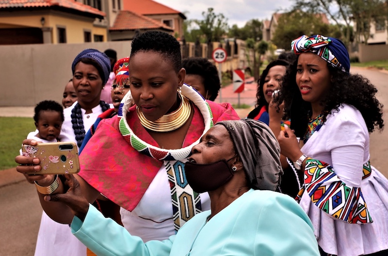 Zhongjie Huan-Let me see-Pretoria Photographic Society