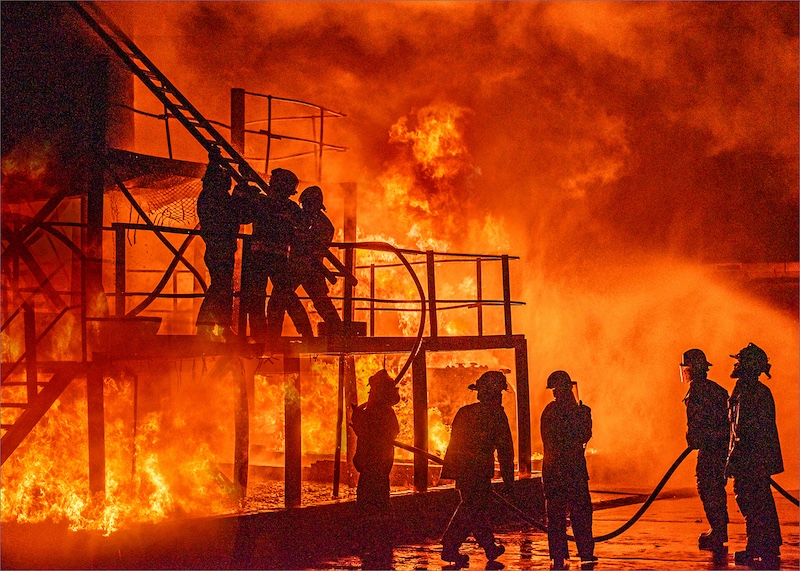 2411-Cynthia Uren-Southern Suburbs Camera Club-Motus Gold Medal-1st Exhibition of art photography MOTUS 2024-Risking it all