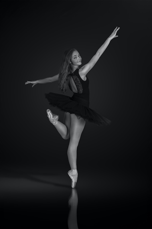 2411-Mia Joubert - Magalies foto fun club - DF gold - Open mono - Deep focus print salon - Playful in a tutu