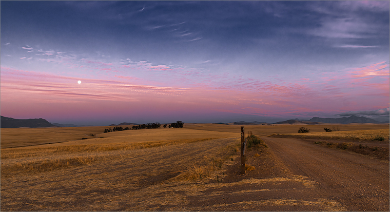 Swartland Fotografieklub - Theuns Olivier - Moon-rise and sunset at once