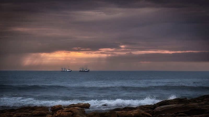 Eileen  Covarr - Knysna Photographic Society - Ships on the horizon