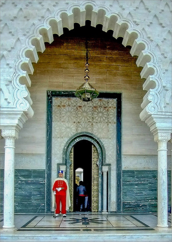 BEST PANEL-PHOTO TRAVEL-ENTRANCE TO PALACE-ELAINE VAN DER TOORN-EDEN PHOTOGRAPHIC SOCIETY