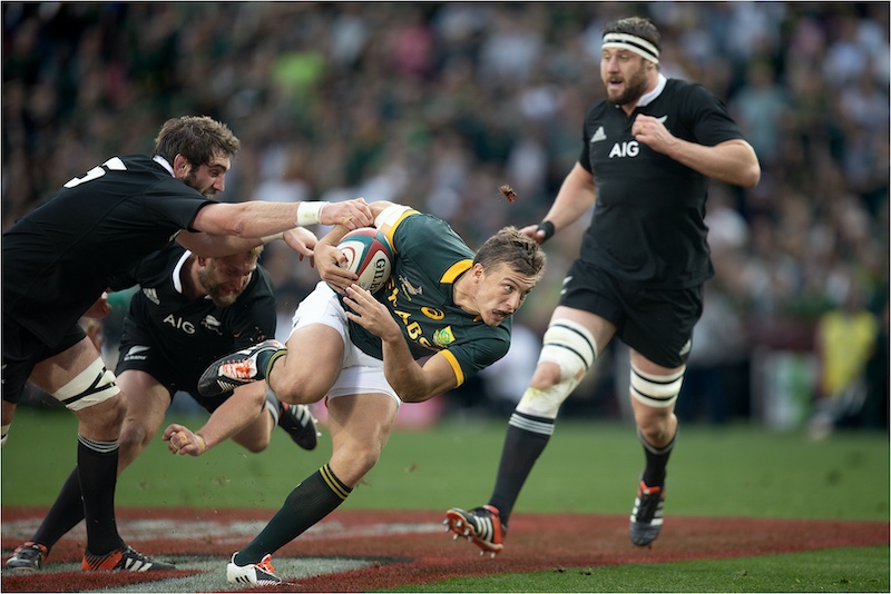 PSSA Silver - Photo Journalism - Colour - Pollard breek deur - GB Jordaan - AFO Photography Club