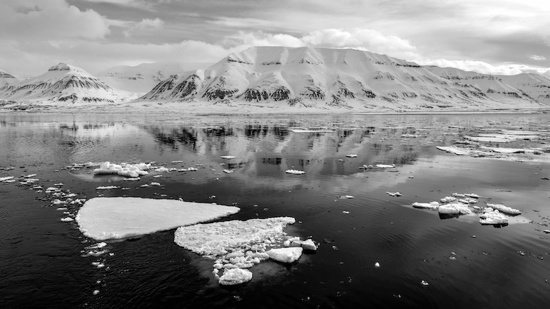 Kroonstad Fotoklub Bronze - Scapes - Ice mountains and snow mono - Kathy Kay - Hibiscus Coast Photographic Society