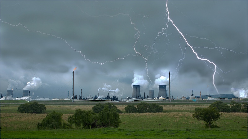 Pierre Jordaan - Weerlig by Synfuels aanleg