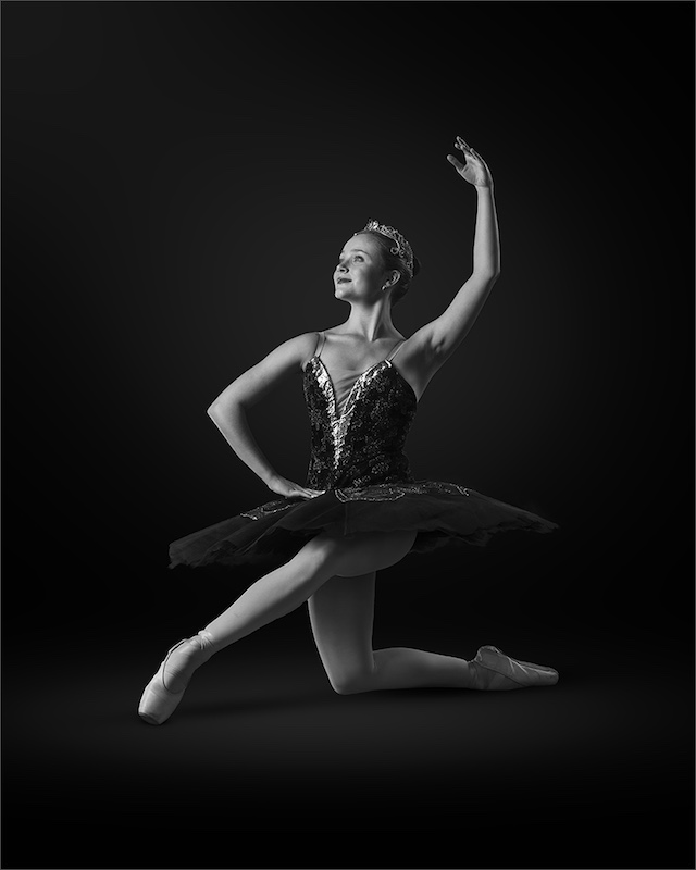 2505-Mia Joubert-Magalies foto fun club-ACC Silver-1st ACC international salon 2025-print and digital-Ballerina pose