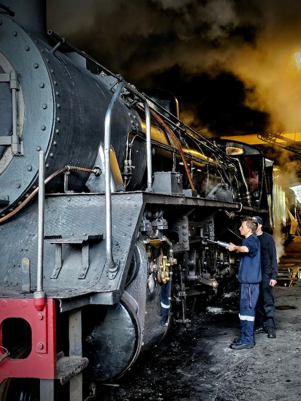 Bluff Camera Club - Mark Schmuhl - Well greased and ready