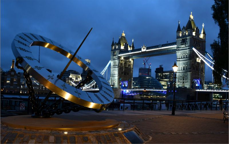 National Photographic Club - Sharron Penny - London Bridge Sundial at night