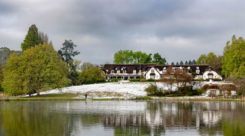 Scottburgh Camera Club - Kobus Maré - Snowy Hotel
