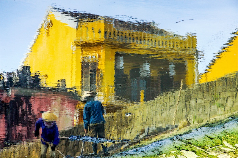 Mosselbaai Kameraklub - Rita Smith - Reflection of canal workers