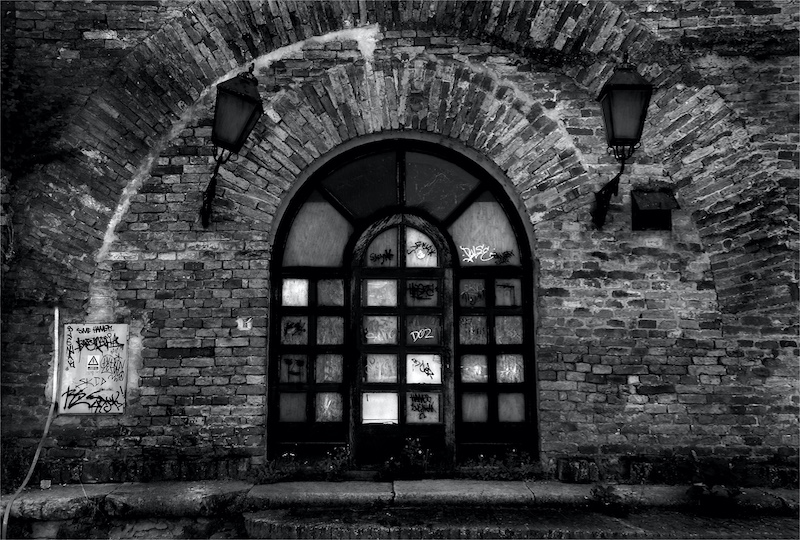 Paarl Photographic Club - Esme Bruwer - Beautiful entance now abandoned