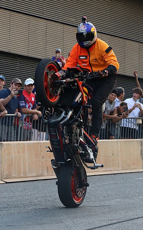 Azra Karodia - Schools - Parktown High School for Girls - Balancing on the edge.