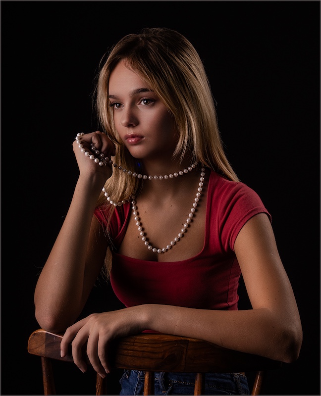 Peter Thomas - Brandpuntfotoklub - Girl with pearl necklace