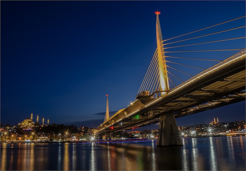 Diane Goncalves - Brandpuntfotoklub - Bridge with boat trails