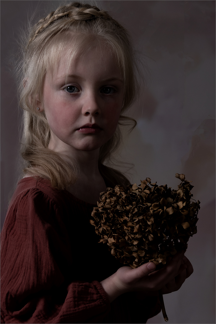 TPS Club Medal  - Human Portraits - Colour - Lilly 9118  - Maureen Fourie - F-Stop Fotografiese Vereniging