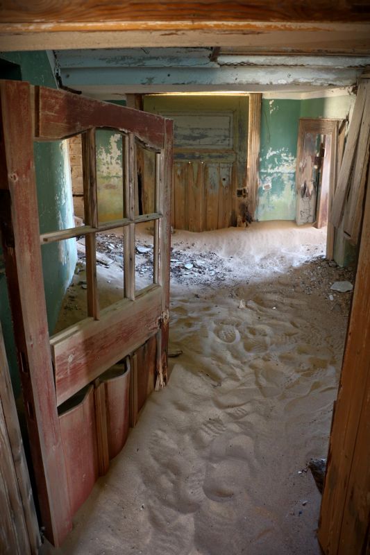 Who will  close the door-Annika Neveling from Linden HS