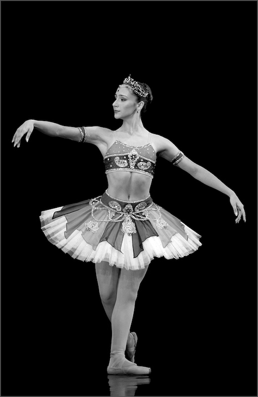 Open Monochrome-Lizhan Ruschenbaum with poise in motion from Tafelberg  Fotografieklub