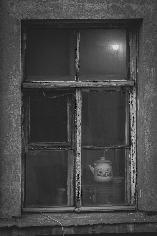 Princes Grant Camera Club - Cindy-Lee Brown - Little teapot in the window