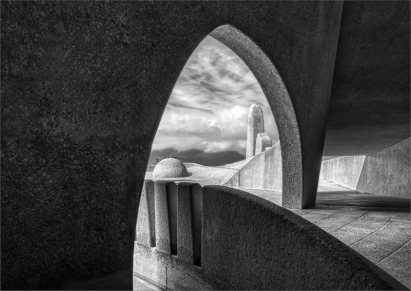 VFV Silver Medal - Open Monochrome - MONOCHROME - Inside and Outside - Corine Ross - Camera Club of Johannesburg