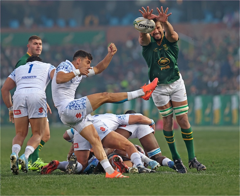 Brandpunt Silver - E - Photo Journalism  and Sport - COLOUR -  Chasing the ball -  Johan Orton -  AFO