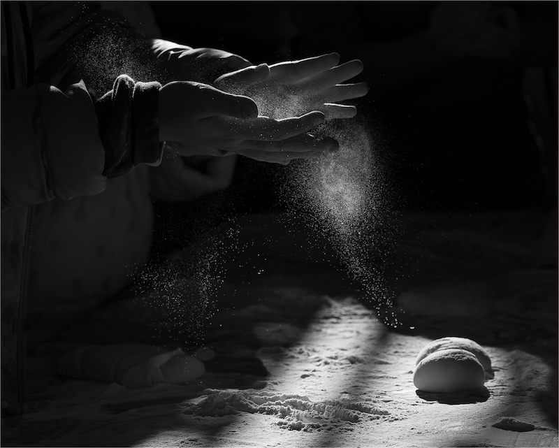 PSSA Silver Medal - Open Monochrome - Rice Flour Fall - Arnold van Dyk - Tafelberg Fotografieklub